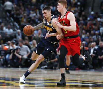 Juancho Hernangómez lidera el triunfo de los Nuggets con 25 puntos; los Rockets vencen a unos Warriors tocados