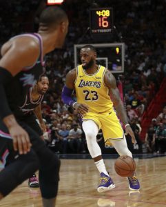 51 puntos de Lebron James y triunfo de los Lakers; los Spurs tumban a los Warriors y los Grizzlies, a los Wolves