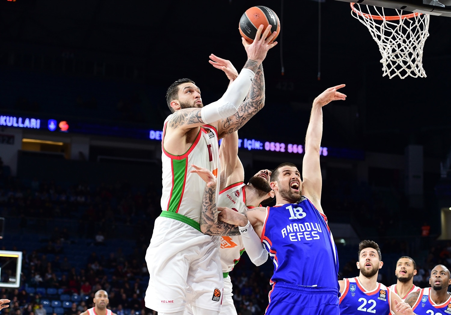 El Efes se pone con un fantástico 8-2 tras derrotar a un Baskonia que sigue lejos de los mejores