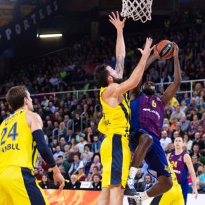 El Fenerbahce gana con mucha autoridad en el Palau a un Barça sin bases ni tiro ni rebote