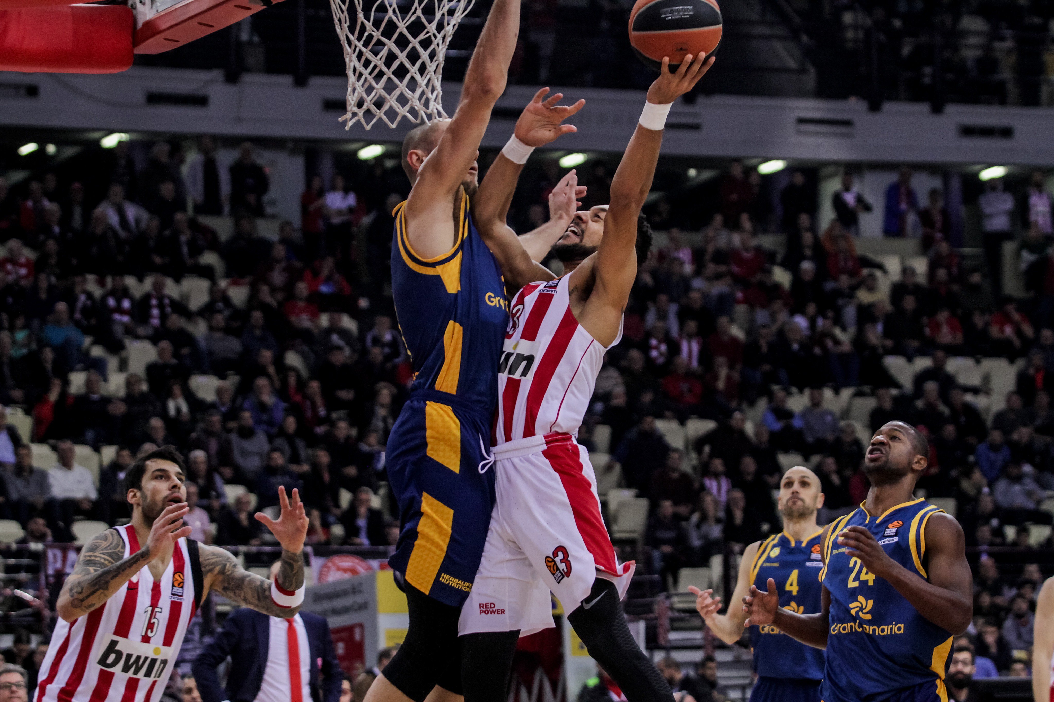 El Olympiacos tumba sin problemas al Gran Canaria tras romper el partido en el segundo cuarto