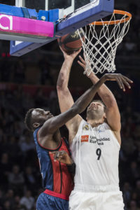 El Real Madrid arrolla con un gran Campazzo al Baskonia, que maquilló al final la derrota (74-91)