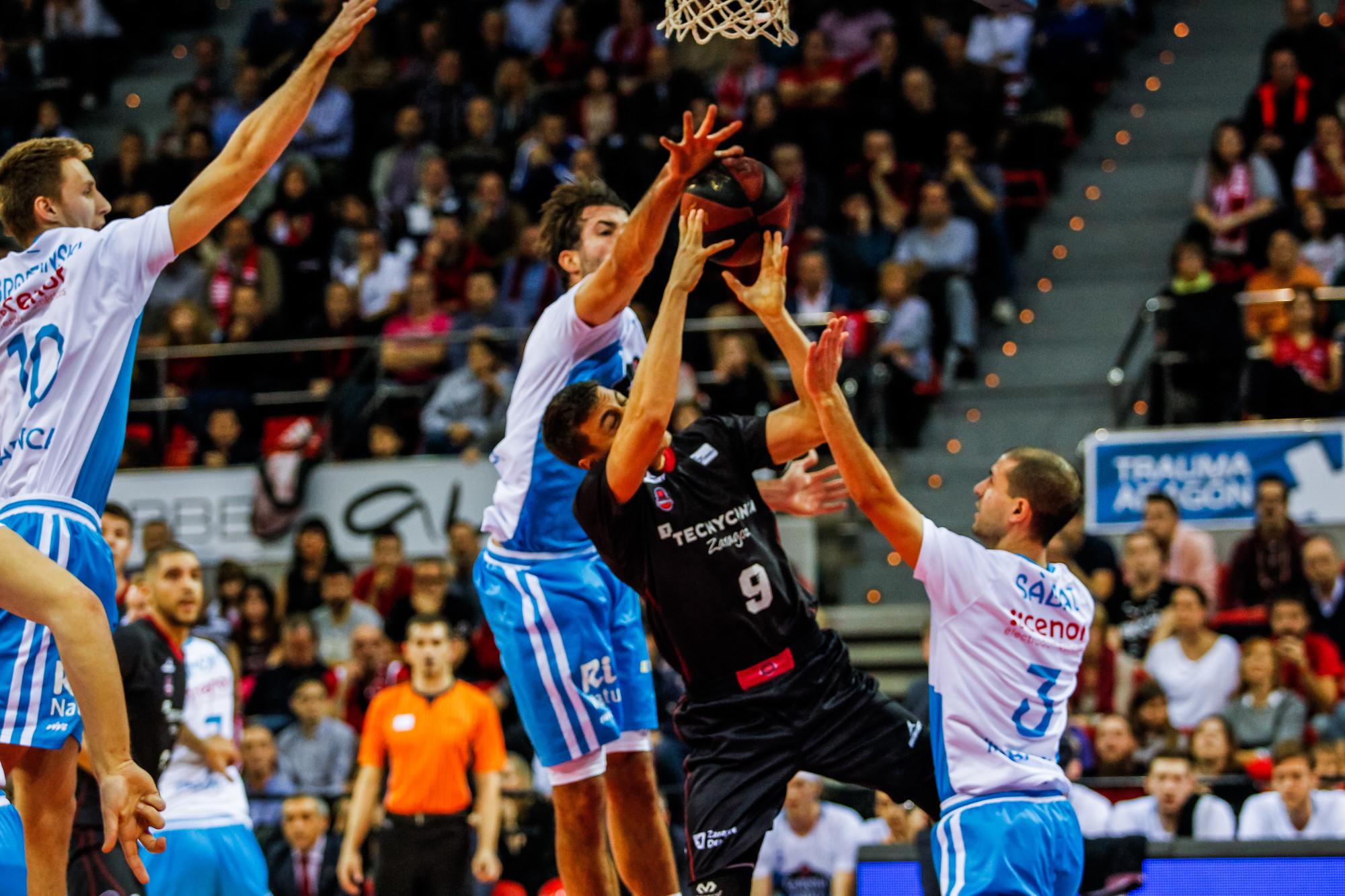 El UCAM Murcia y el Obradoiro vencen a domicilio tras romper sus partidos en el tercer cuarto