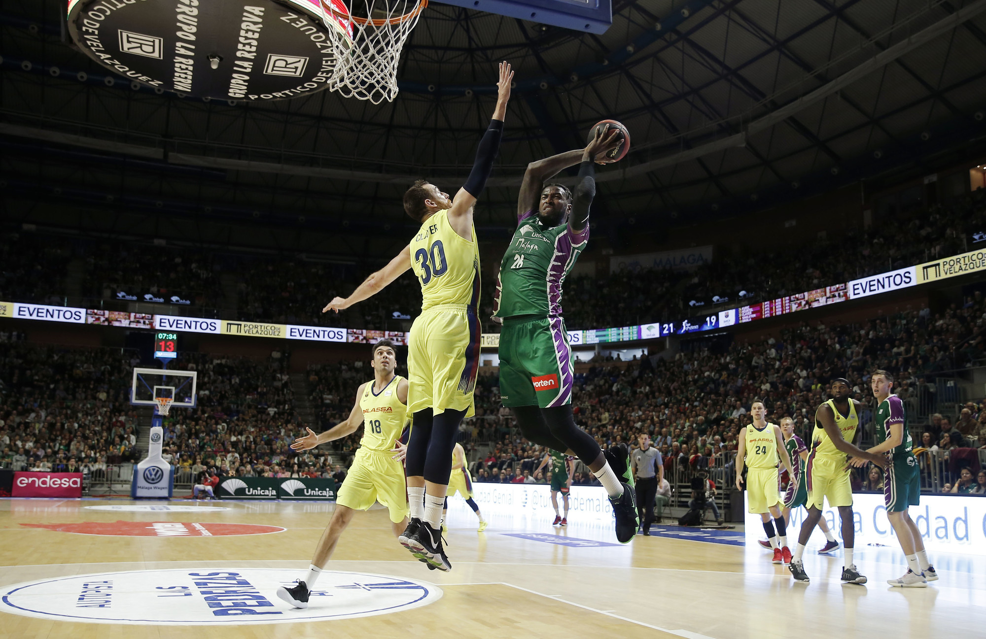 Un buen Unicaja agrava la crisis del Barça (78-73); el Gran Canaria derrota (83-68) al Joventut en una buena segunda parte