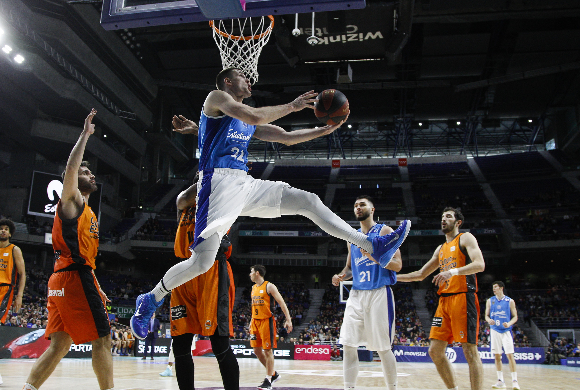 La exhibición de 31 puntos de Brizuela no fue suficiente ante el Valencia Basket; el Joventut derrota cómodamente al Iberostar
