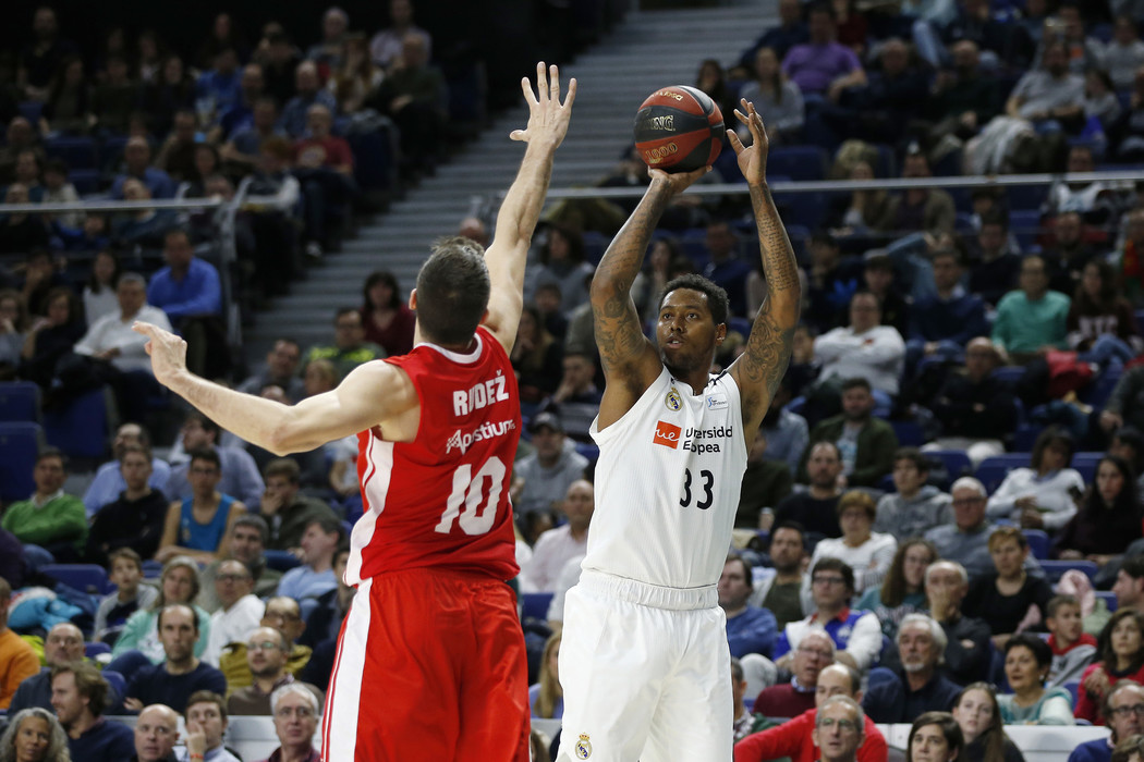 El Real Madrid derrota con sufrimiento al UCAM Murcia; el BAXI Manresa se lleva un valioso triunfo ante Obradoiro