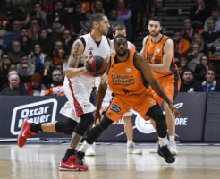 El Valencia Basket tiene pie y medio en la Copa tras imponerse al Zaragoza; el Iberostar Tenerife gana un duelo directo al Manresa (77-75)