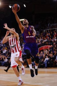 El Barça sigue cayendo al pozo: cuarta derrota seguida y pésima imagen también contra Olympiacos (60-69)