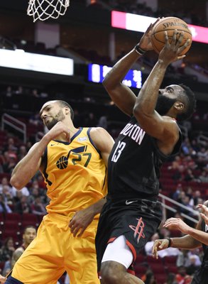 Palizas de los Spurs y Oklahoma Thunder; los Rockets pudieron con Utah Jazz con 47 puntos de Harden