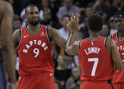 Grandes victorias a domicilio y con bajas de Raptors y Celtics ante Warriors y Wizards; Grizzlies y Mavericks siguen mirando al playoff