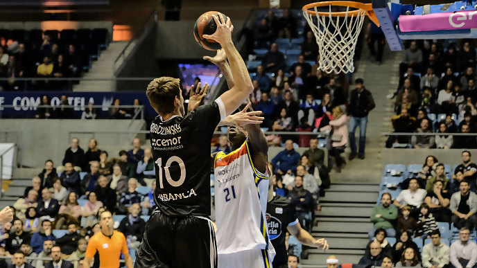 El Obradoiro y el Zaragoza no fallan ante su afición