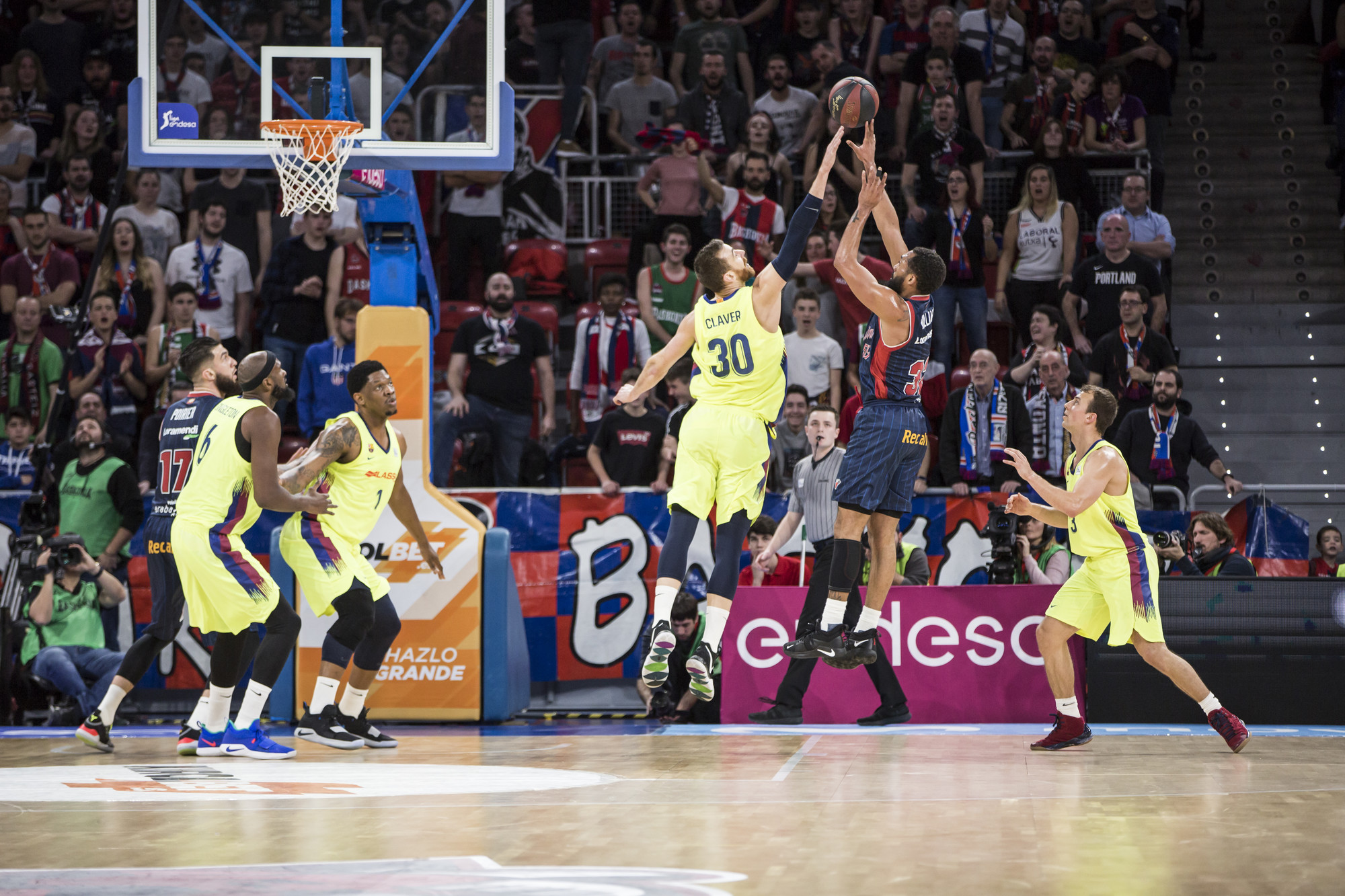 El Barça vence en Vitoria para cerrar una primera vuelta con 15 triunfos