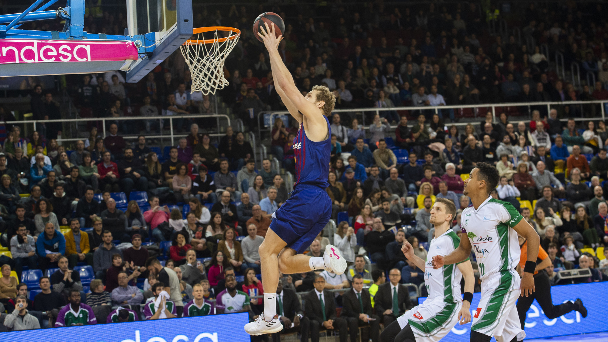 El Barcelona enseña la cara buena de la Liga y gana al Unicaja en un buen último cuarto (94-83)