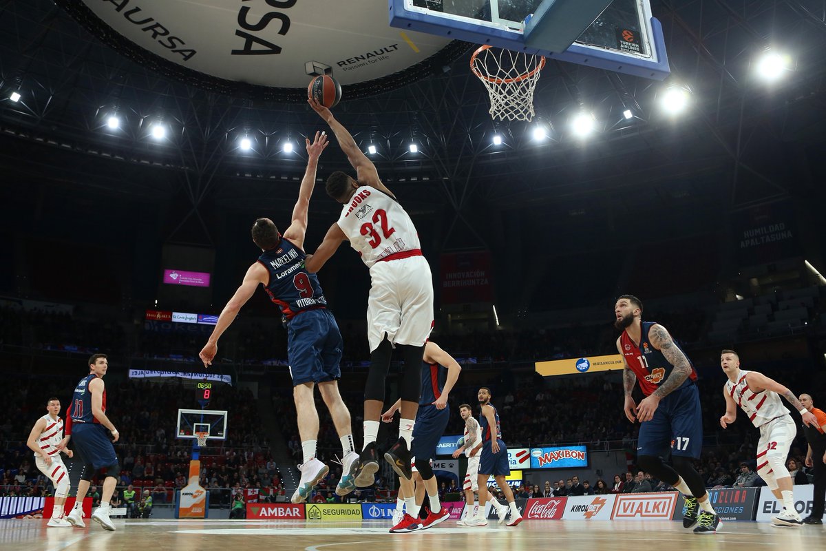 El Baskonia gana el partido y el basketaverage a un rival directo como el Armani Milan (80-75)