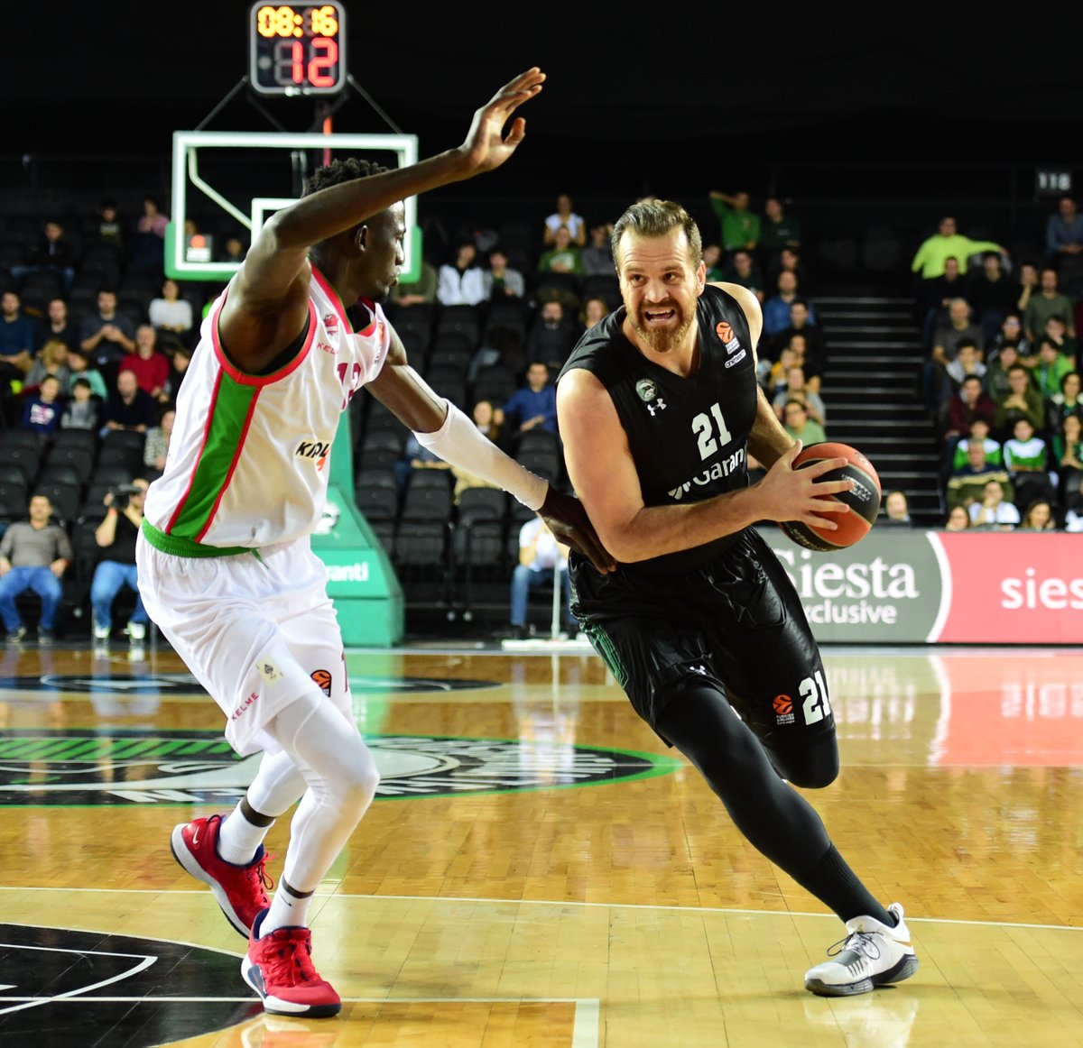 El Baskonia sufre una dura derrota ante el Darussafaka (80-75); el Buducnost fue superior al ‘Granca’