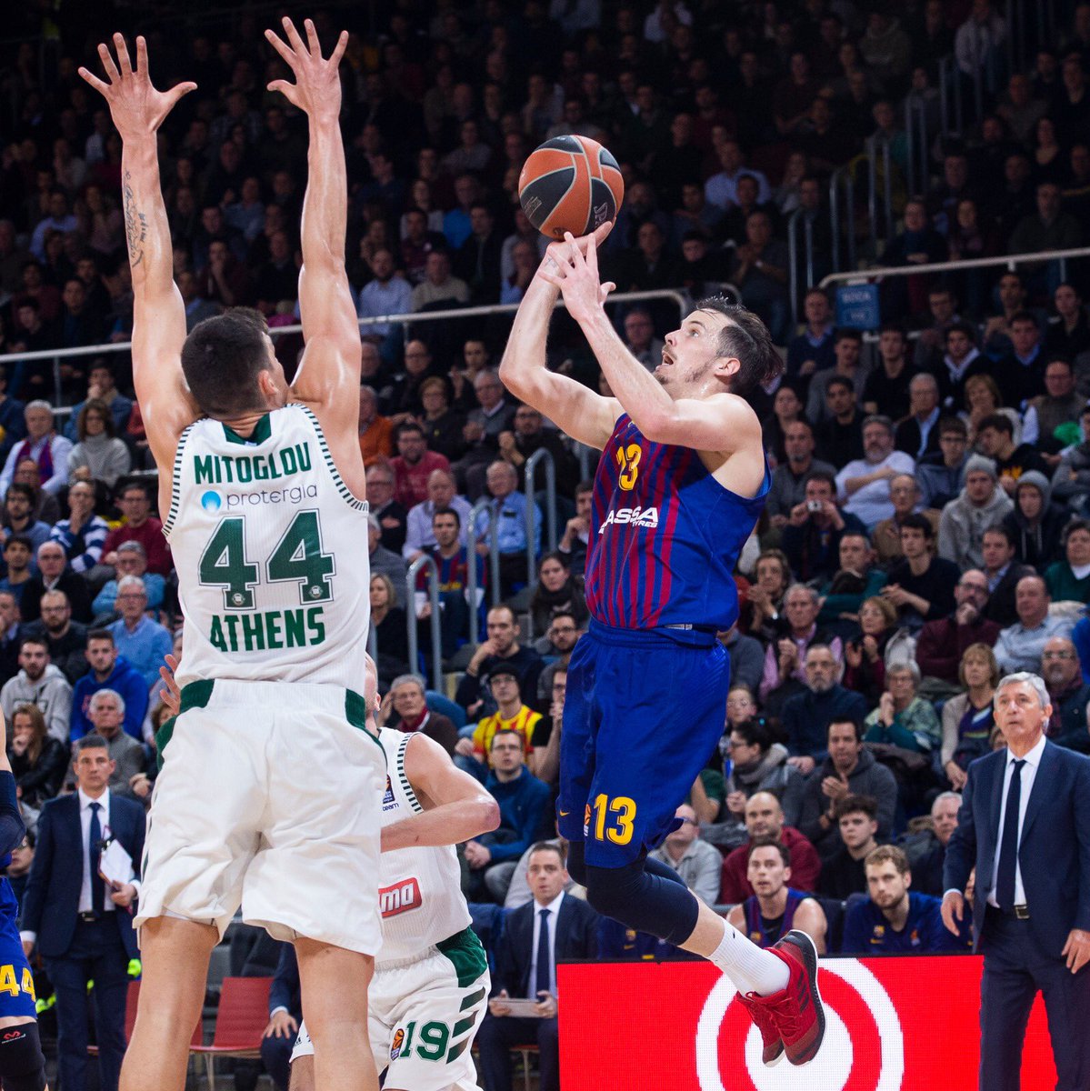 El Barça vence al Panathinaikos y se pone a dos triunfos del tercer puesto