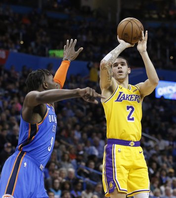 Los Lakers ganan en la prórroga y Willy Hernangómez e Ibaka destacan en los triunfos de Hornets y Raptors