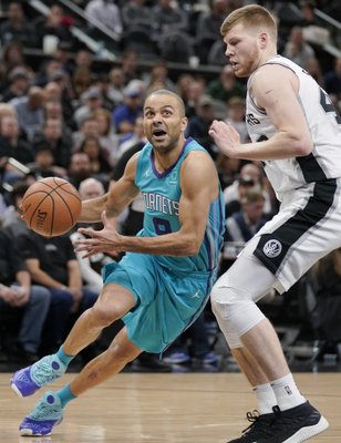 57 puntos de Harden; tercera derrota seguida de los Celtics; Tony Parker, aplausos y triunfo en su regreso a San Antonio