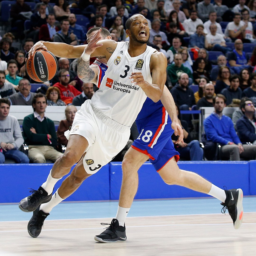 El Real Madrid acabó a gran nivel tras un inicio discreto hasta derrotar al Efes (92-84)
