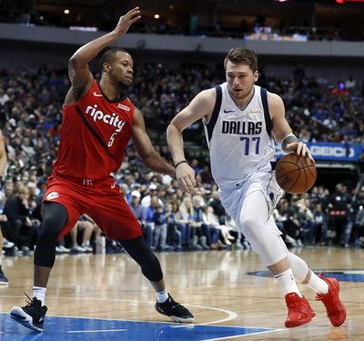 Mavericks y Warriors ganan en los segundos finales con Doncic y Durant decisivos; los Sixers barren a los Lakers