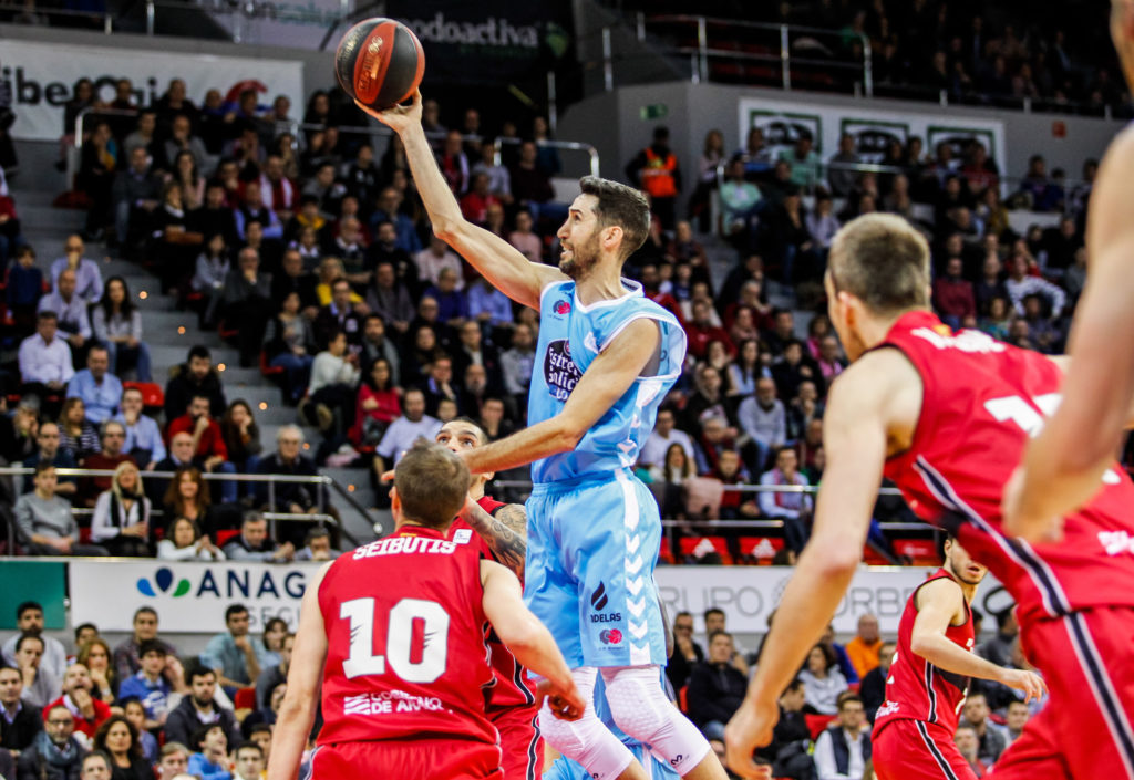 El Iberostar Tenerife brilla en defensa y provoca la derrota del Barça (63-57); el Zaragoza se impone al Breogán