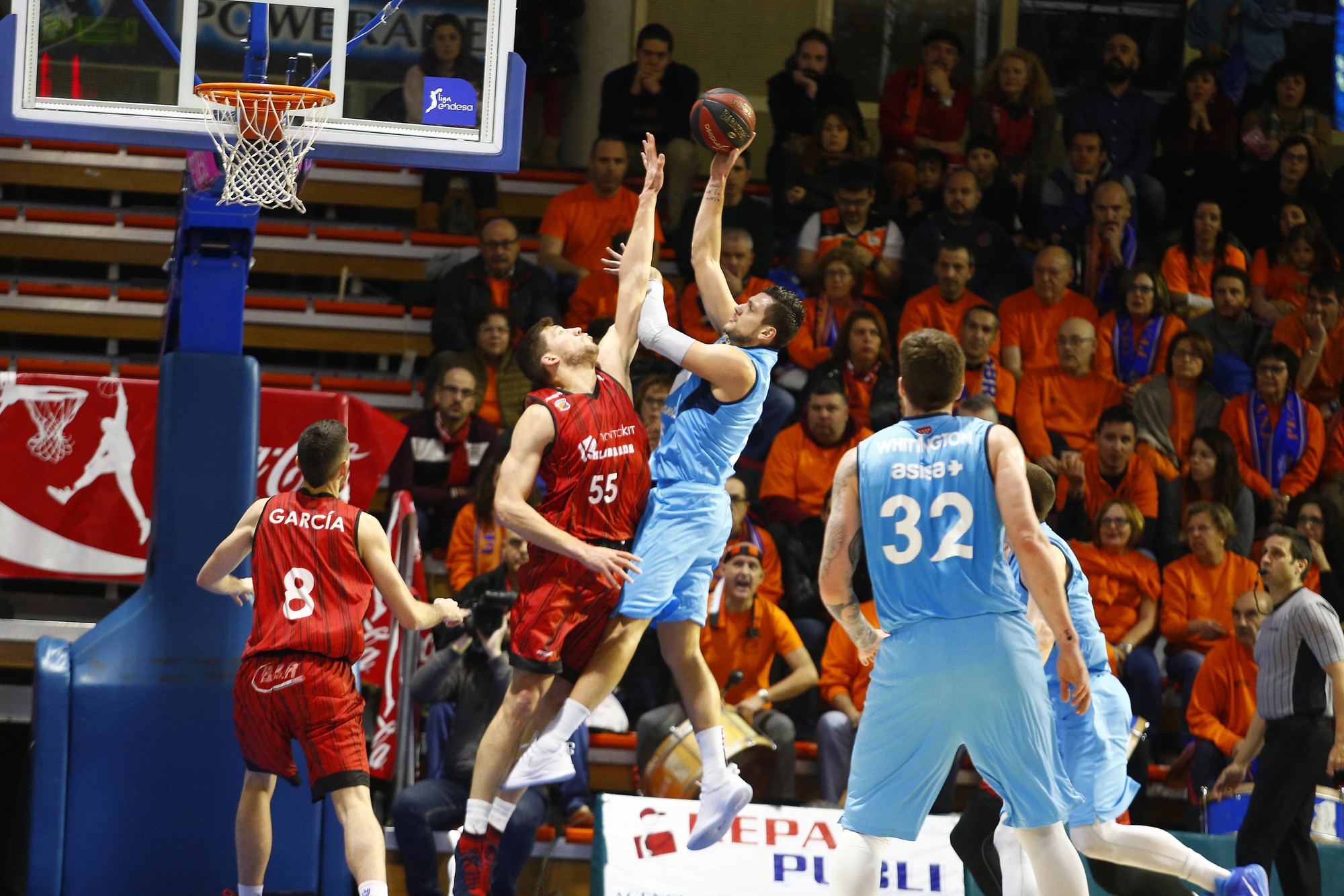 El Fuenlabrada ganó un año más el derbi al Estudiantes (93-92); el Andorra se impone al Joventut en una buena segunda parte