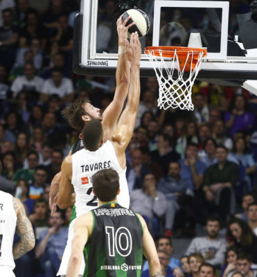 El Real Madrid dominó al Joventut (93-81) y luchará por ser campeón en casa en la final