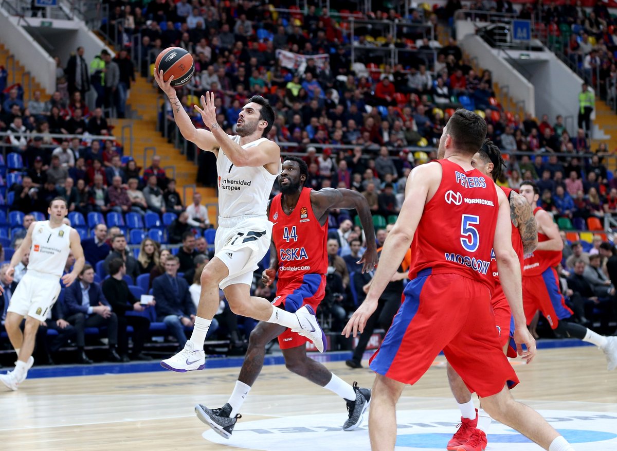 El rebote ofensivo, hasta 16 cogieron, da un apretado triunfo al CSKA frente al Real Madrid (82-78)