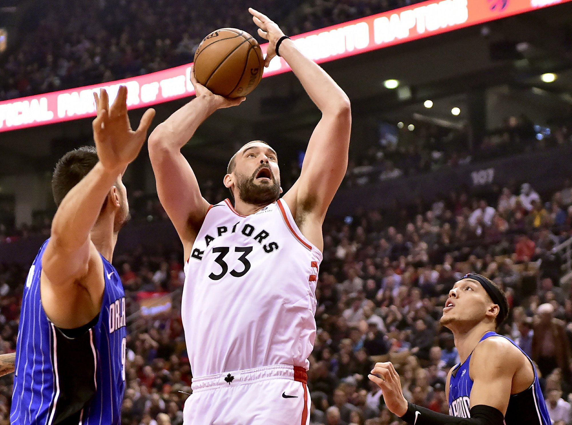 Derrota de los Raptors, crisis en los Spurs y los Nuggets, viento en popa; así van las clasificaciones