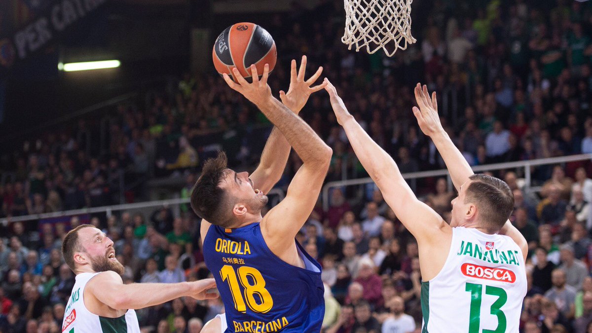 El Barça sigue a la caza del Efes, que ganó al Gran Canaria, con un trabajado triunfo contra el Zalgiris