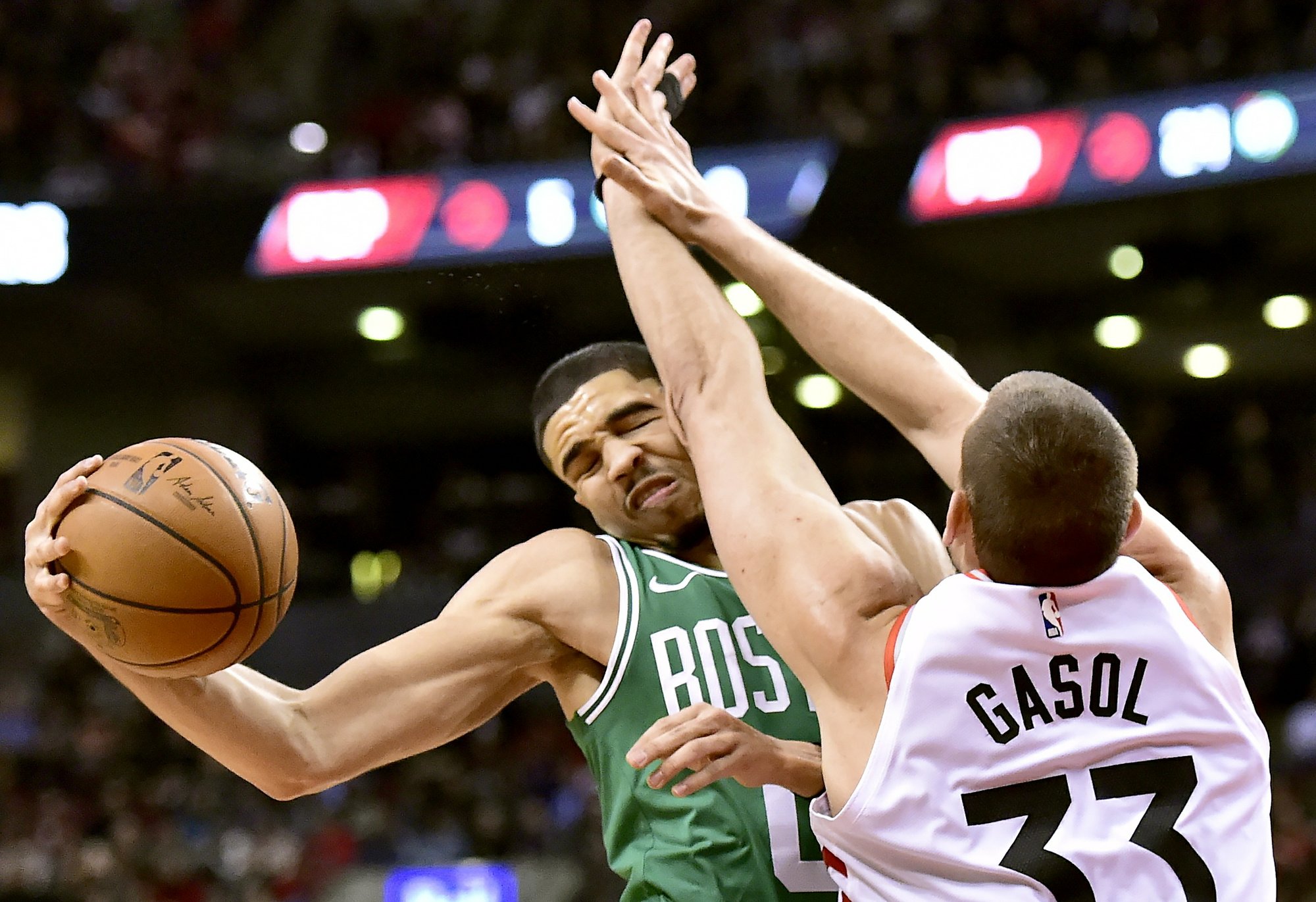 Los Raptors barren a los Celtics dando todo un aviso para playoffs; los Nuggets, lo mismo con su triunfo frente a Oklahoma Thunder