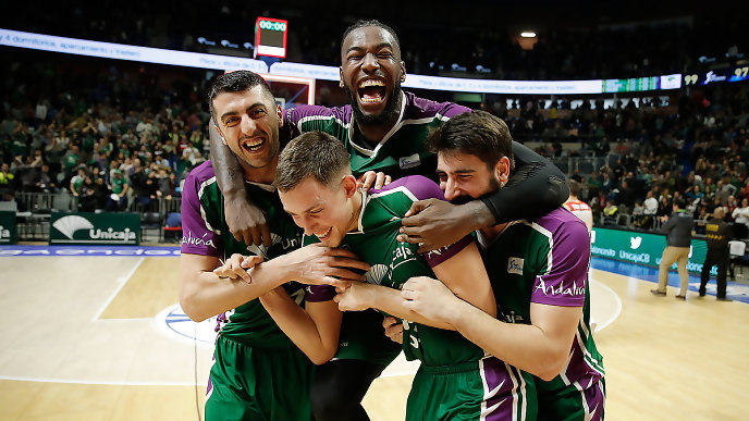 El Barcelona vapulea al ‘Fuenla’ con un gran reparto de la anotación (106-76); Wiltjer da el triunfo al Unicaja sobre la bocina