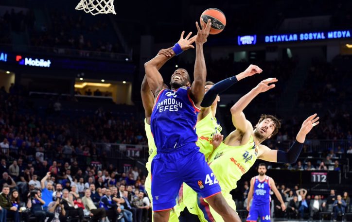 Descalabro del Barça frente al Efes (92-70) y la cuarta plaza se aleja tras perder también el ‘basketaverage’