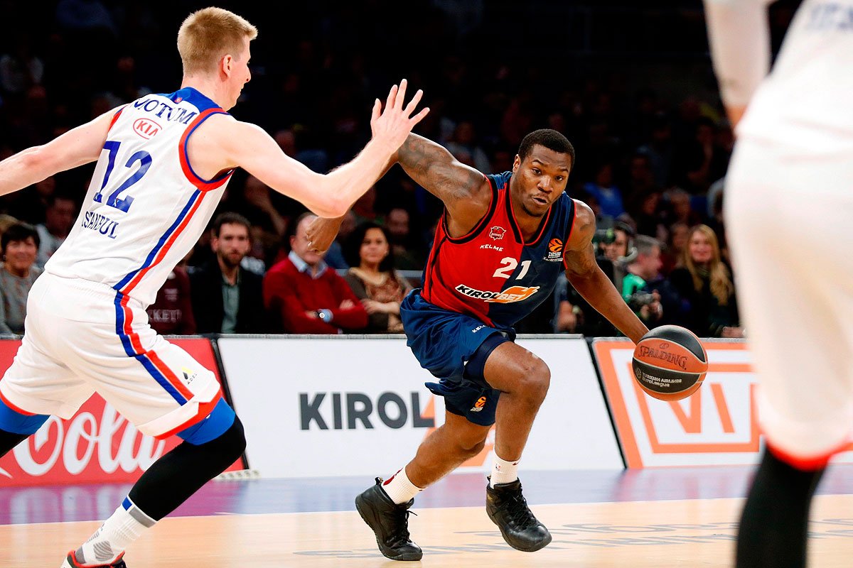 El Baskonia sufre un varapalo tras caer frente al Efes pero sigue entre los ocho primeros
