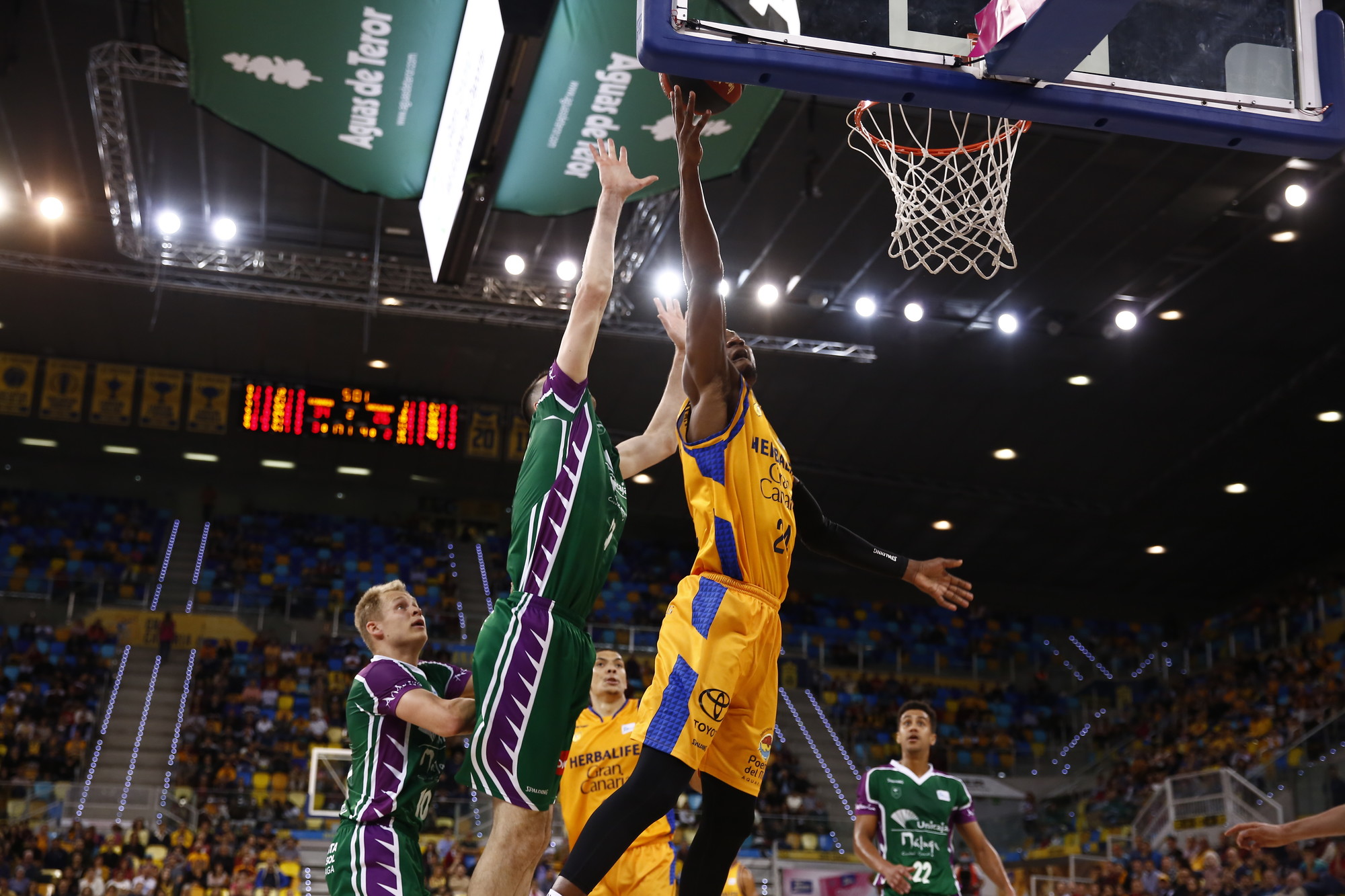 El Fuenlabrada gana a última hora; el Gipuzkoa Basket sigue vivo tras arrasar al Breogán; el Gran Canaria respira ante un Unicaja en pleno bache