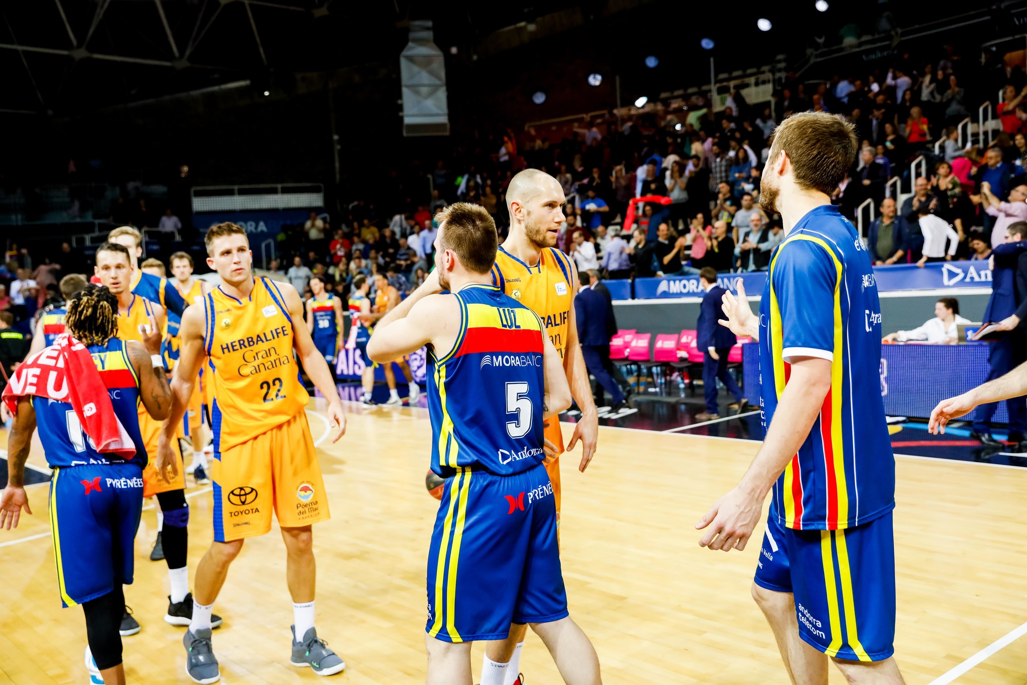 El Unicaja supera el bache ganando al Obradoiro; el Andorra mira al playoff tras derrotar al ‘Granca’