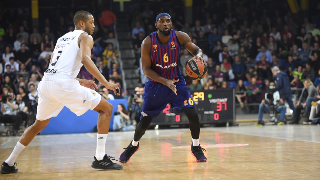 El Barcelona sigue en gran forma, se impuso a un Real Madrid muy fallón y atrapa al Efes