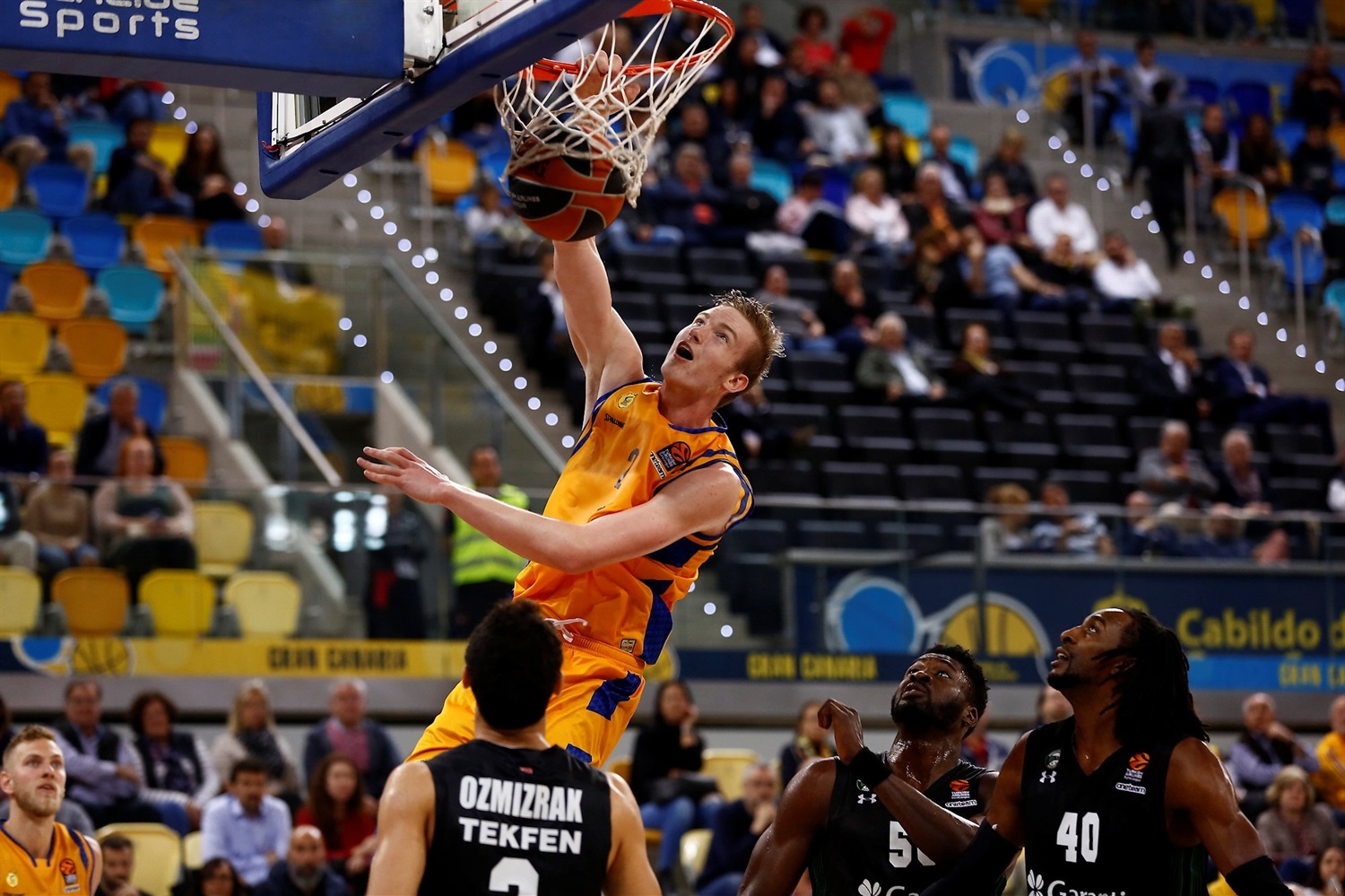 El Gran Canaria se da una alegría por fin en la Euroliga en el debut de Pedro Martínez (84-64)