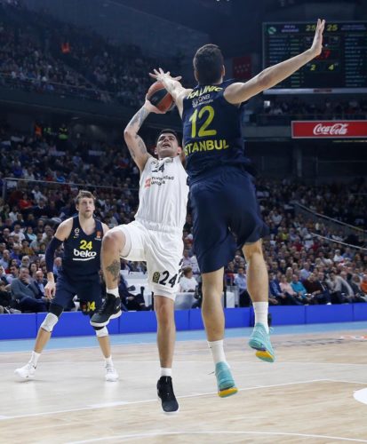 El Real Madrid se exhibe en ataque con muchos puntos y 29 asistencias y no dio opción al Fenerbahce (101-86)