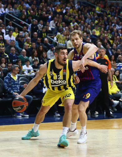 El Barça se hunde en los últimos cinco minutos con un parcial de 19-6 y la cuarta plaza se esfuma