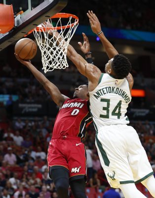 Los Bucks afianzan su liderato; Pistons, Spurs y Clippers dan otro paso para estar en playoffs
