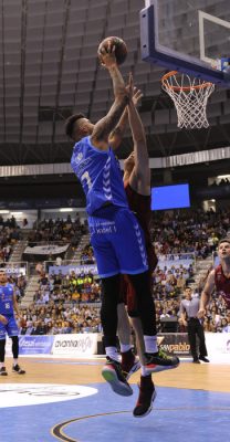 El Burgos arrolla al Fuenlabrada y el Unicaja, al Joventut, con un espectacular 18 de 33 en tiros de tres puntos