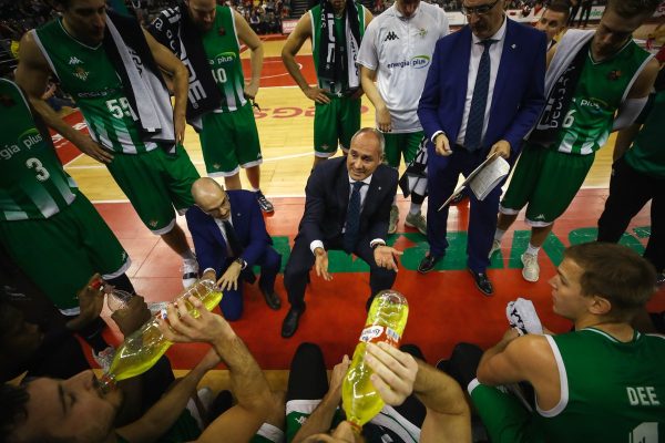 El Real Betis ascenderá a la ACB esta noche si vence al Canoe