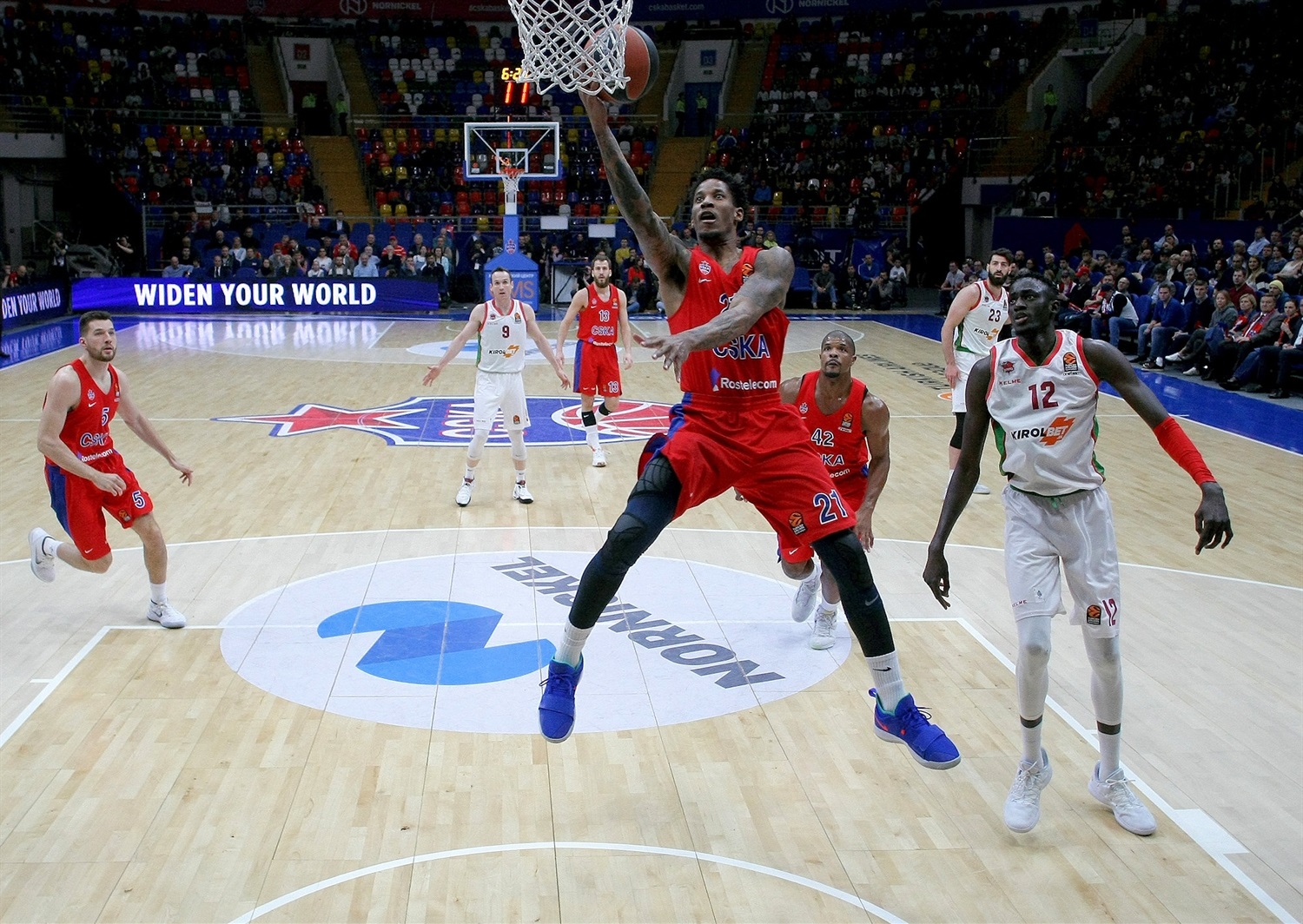 El Baskonia cae ante el CSKA pero está en los playoff gracias a la derrota del Armani Milan