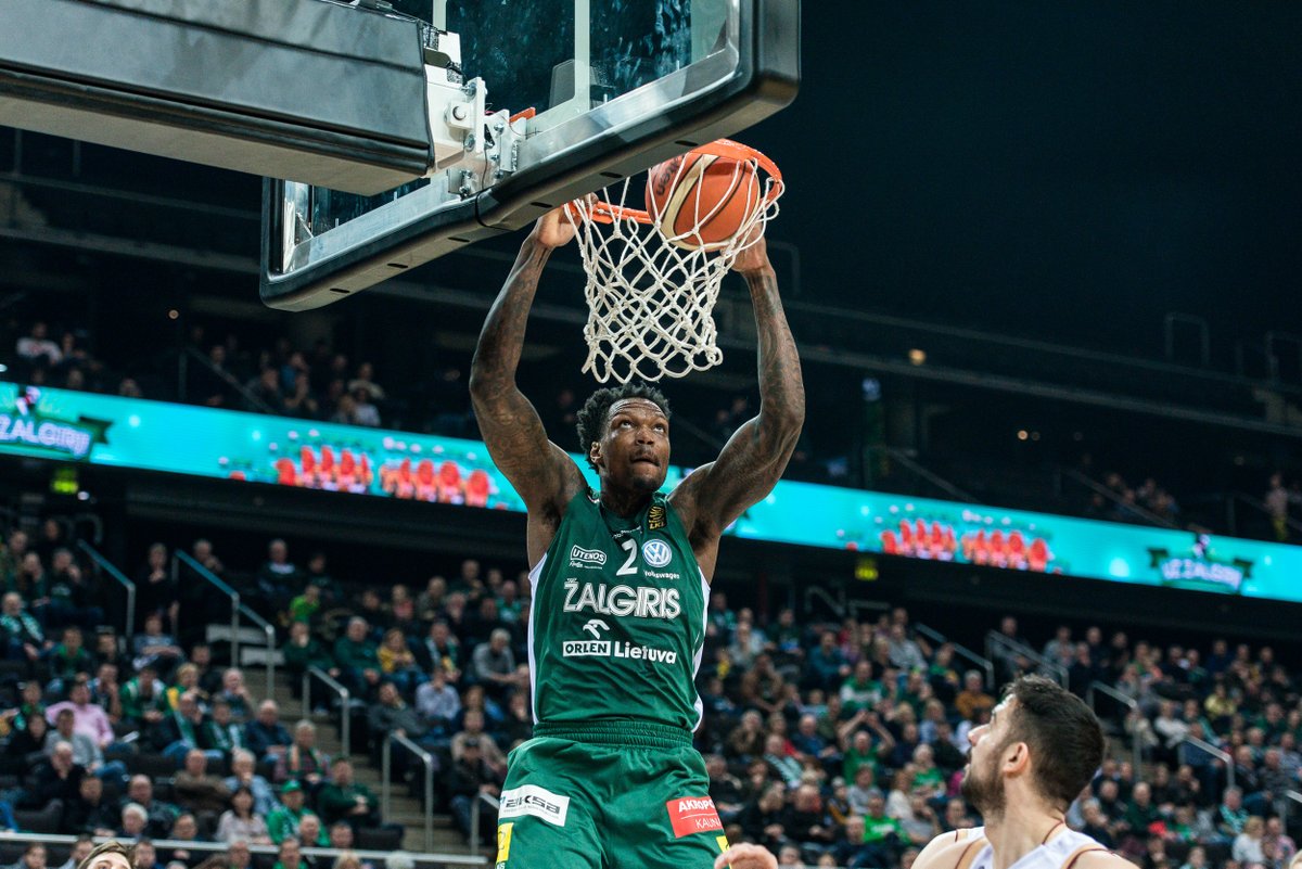 Los favoritos se sitúan para los playoffs por Europa en una jornada con derrota del CSKA y el Maccabi