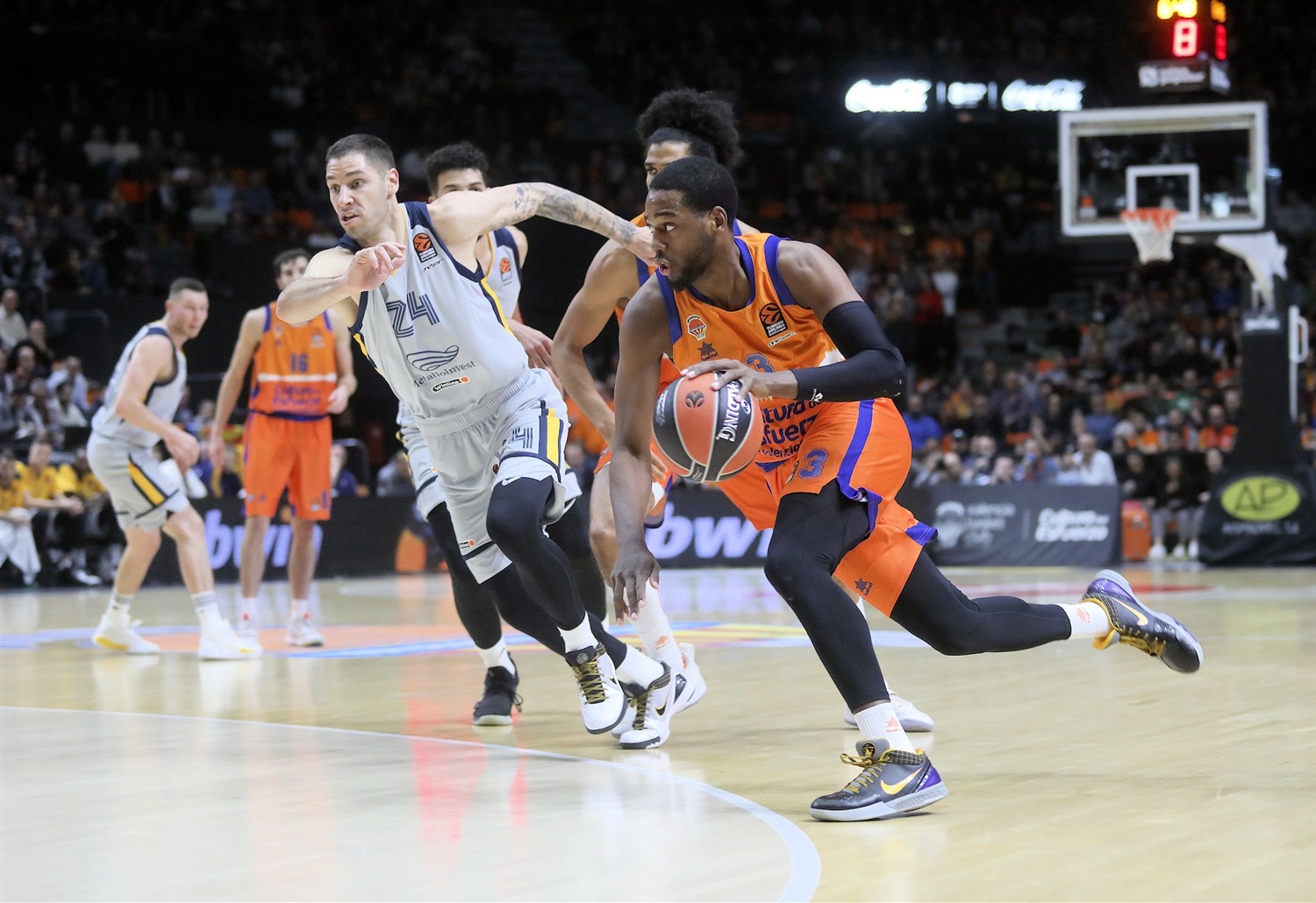 El Valencia Basket confirma su línea ascendente con un buen triunfo frente al Khimki que le aleja del pozo