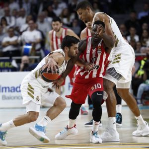El Real Madrid barre al Olympiacos (93-77) con Causeur destacado y un gran 15 de 33 en triples y son ya ocho victorias seguidas