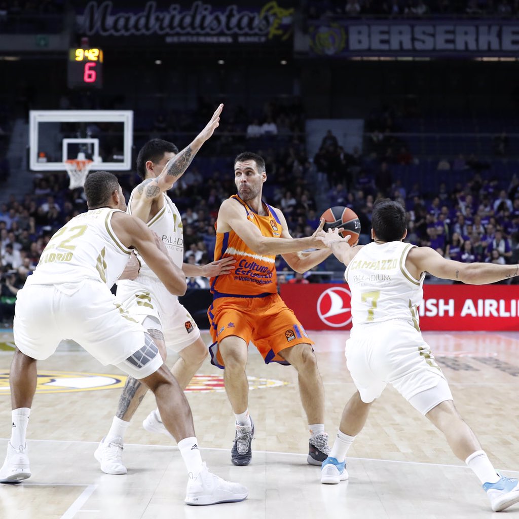 El Real Madrid tumba al Valencia Basket (111-99) a base de triples y mucho acierto (17 de 29)