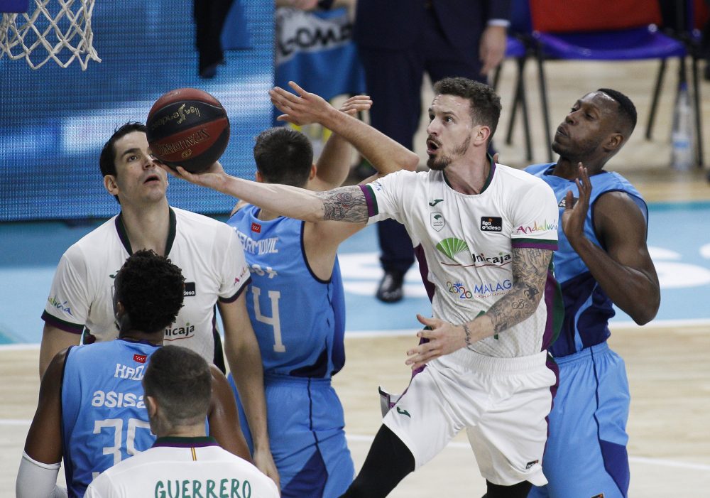 Estudiantes vuelve a respirar en el debut de Javi Zamora en el banquillo: victoria por 78-68; apretado triunfo del Obradoiro