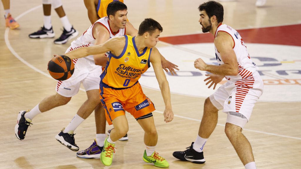 El Baskonia logra un sufrido triunfo contra el Fuenlabrada; amplia victoria del Valencia Basket en Manresa